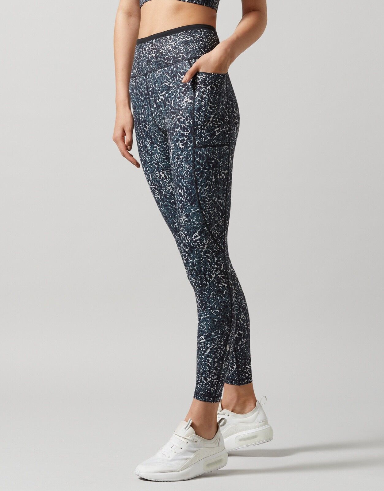 Lilybod Salt Leggings Safari Print Urban. Side pocket image.